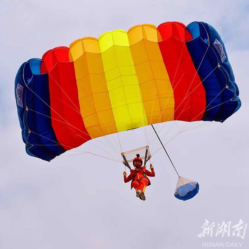 爱游戏体育在线 -多伦多猛龙训练开放日，冲刺阶段远射贴柱引欢呼，欧联在即，心理建设被强调的简单介绍