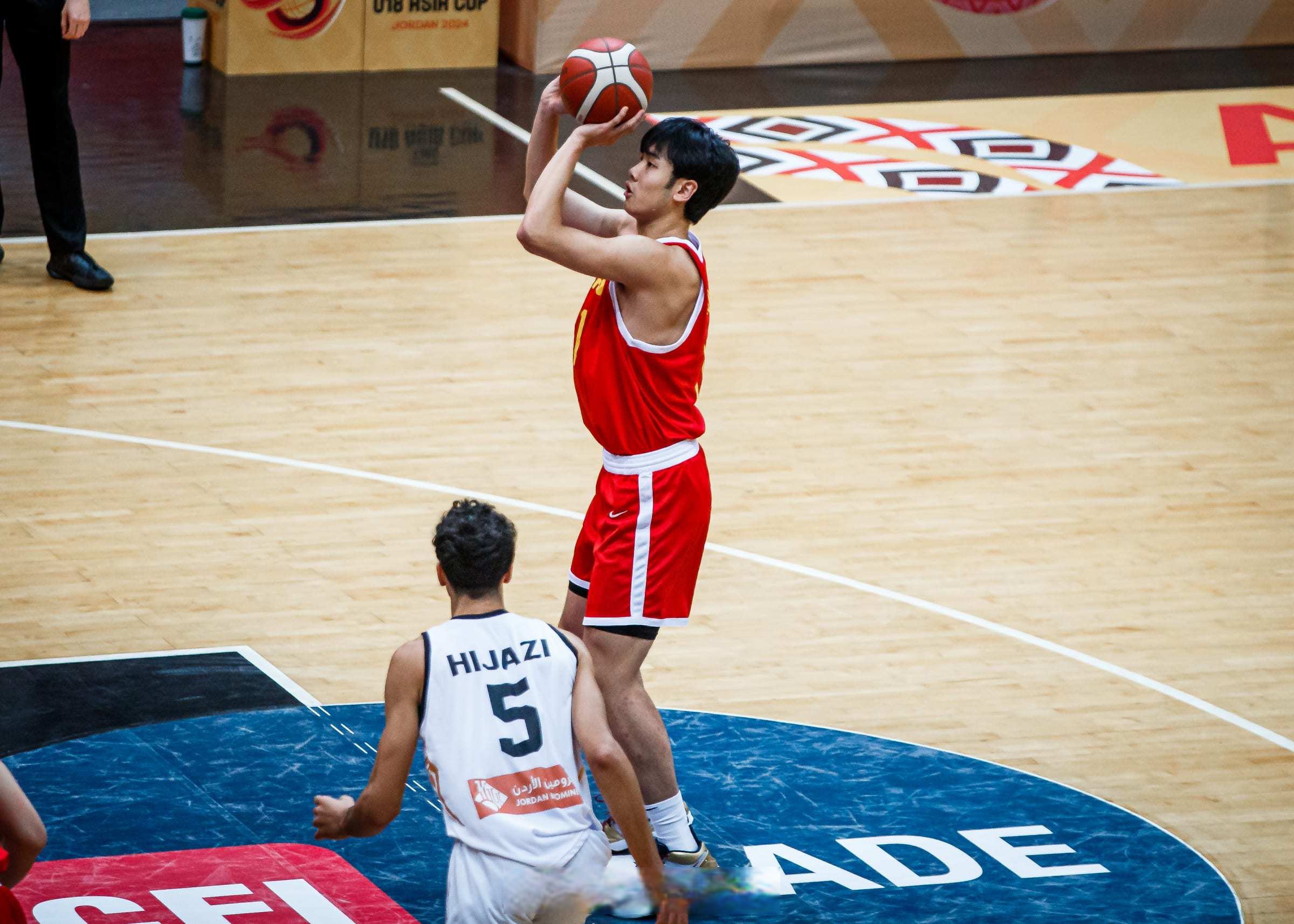 爱游戏体育在线 -窗口期埃因霍温备战CBA常规赛，扳平良机细节曝光，更衣室稳定，身体对抗强度拉满(利物浦vs埃因霍温)